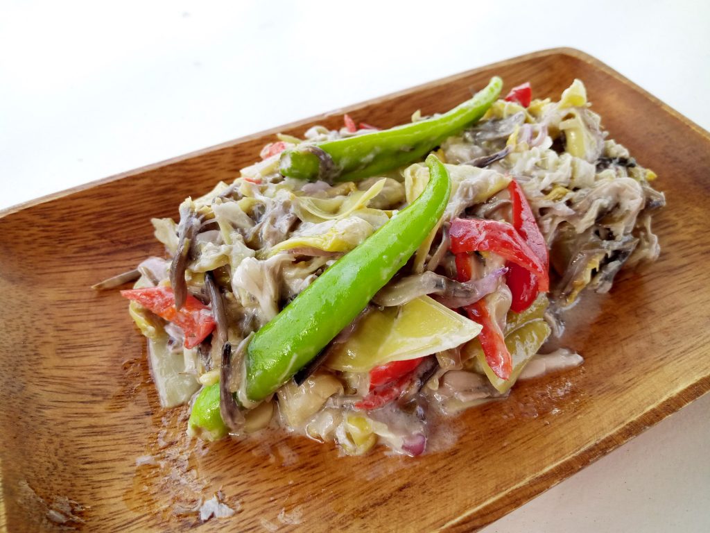 Salad na ginataang puso ng saging (バナナの花とココナッツミルクのサラダ)